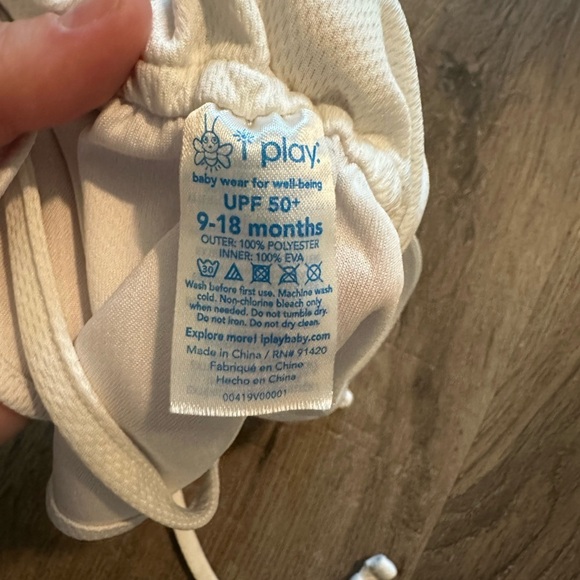I PLAY Brand Baby Toddler Water Sun Cap 9-18 months, SPF 50+, white hat - Picture 4 of 4